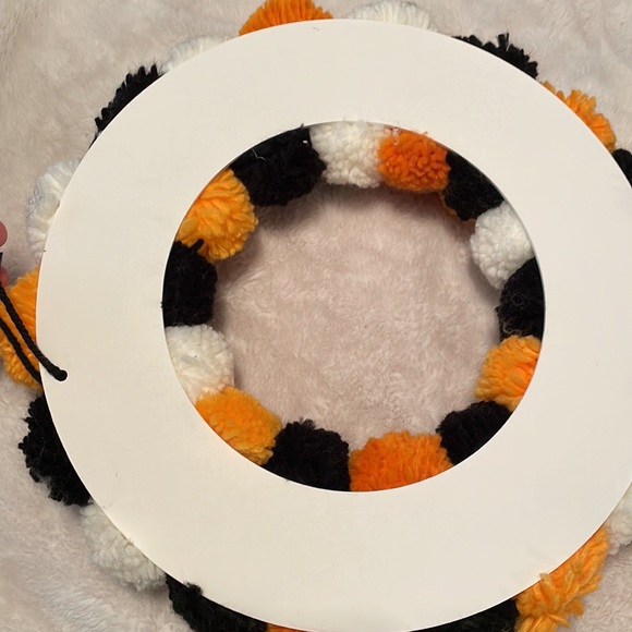 Halloween pompom wreath NWT - Picture 3 of 8